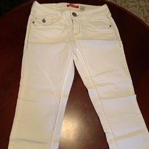 Juniors White capris